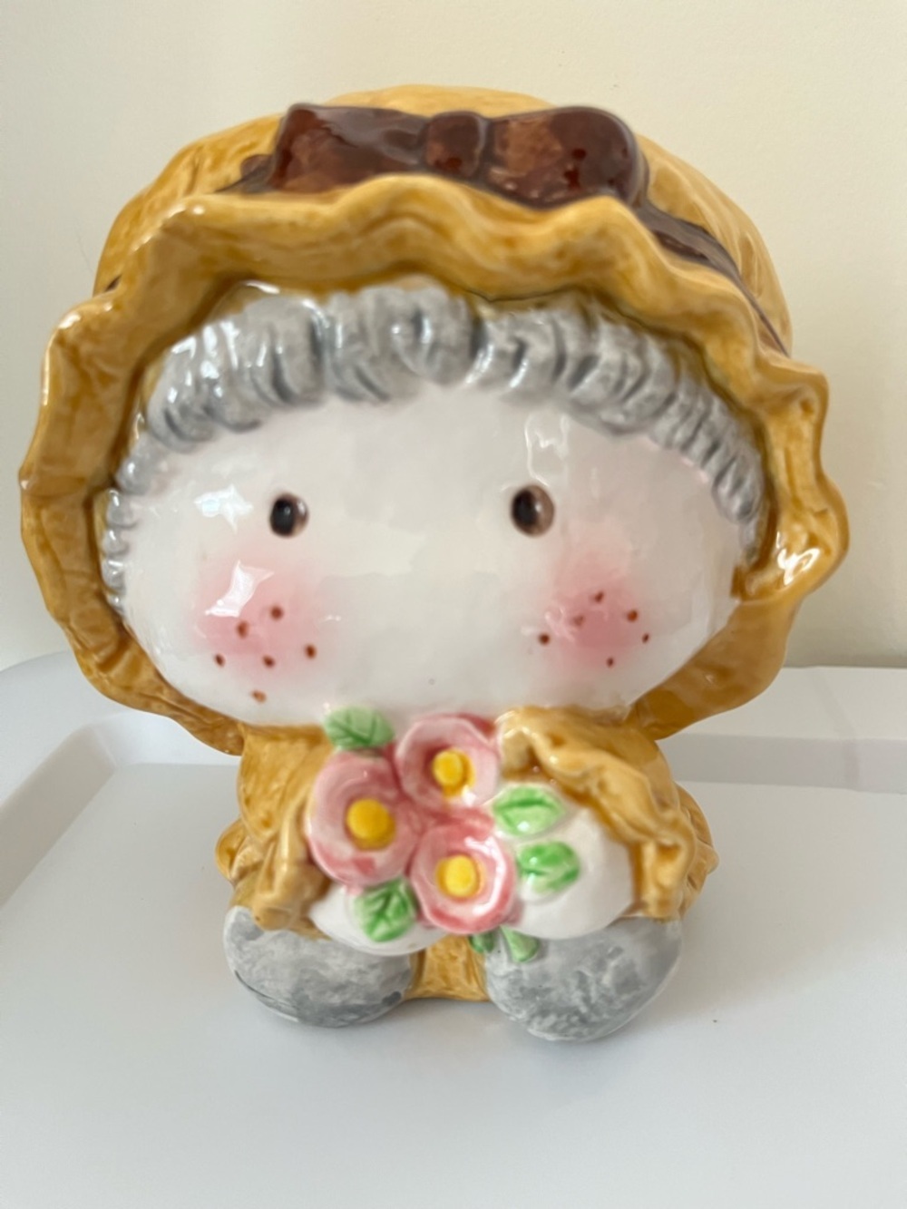 VTG Ceramic Little Girl with Hat Figurine Still Coin Bank Sun Bonnet‎ Freckles